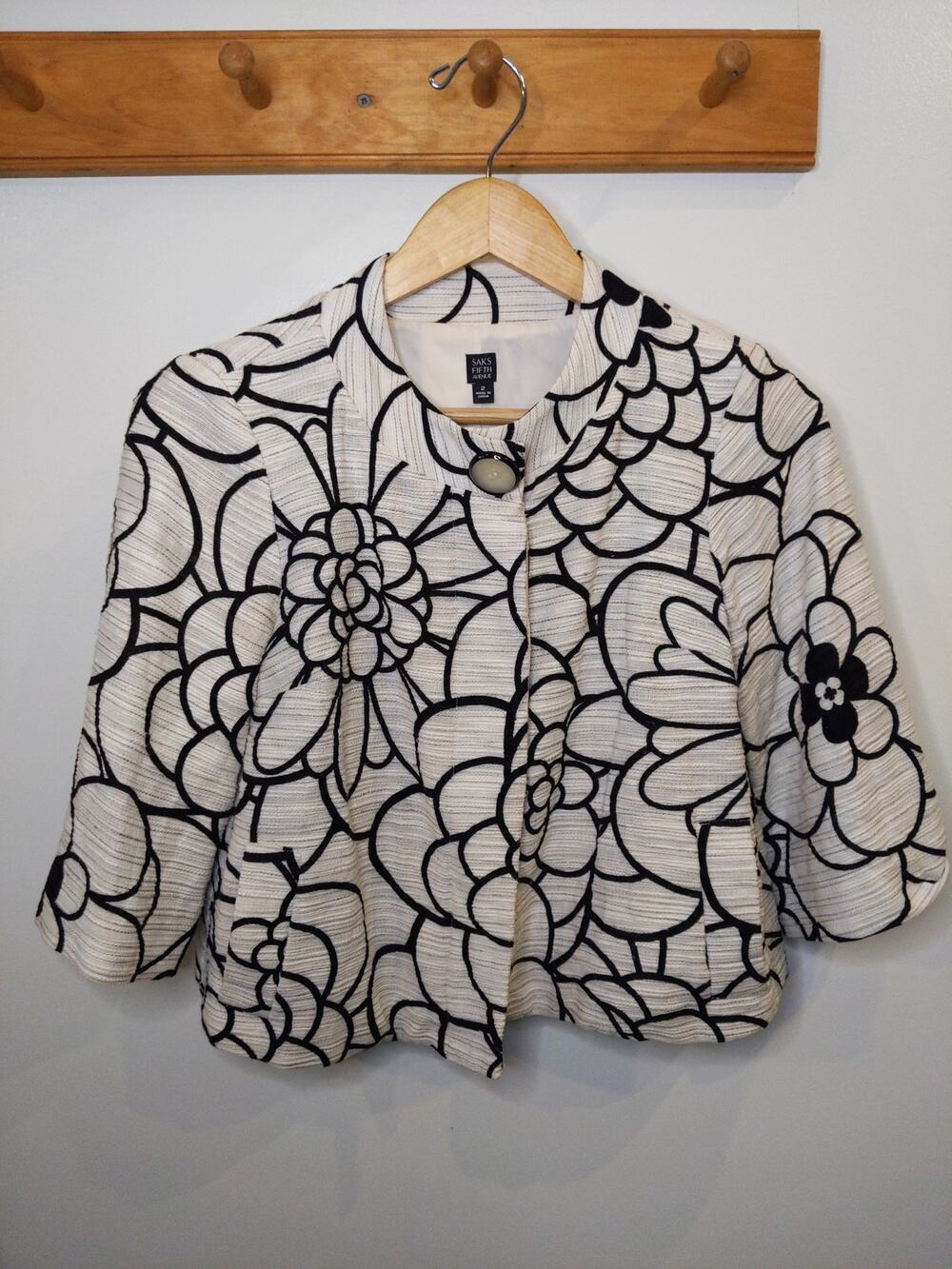 SAKS FIFTH AVENUE Floral Print Blazer Size 2 Womens Black White Cropped Jacket